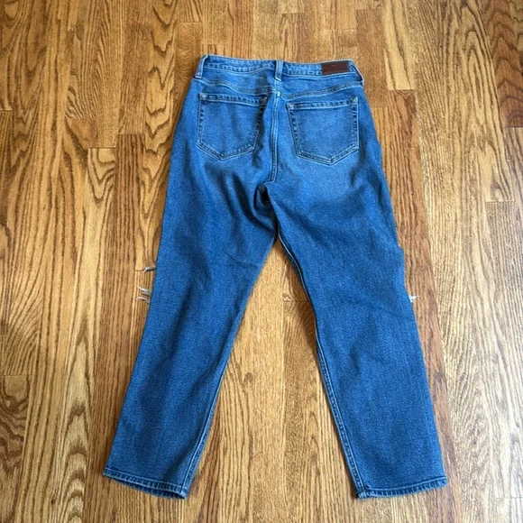Hollister ultra high-rise Mom Jean - Picture 3 of 3